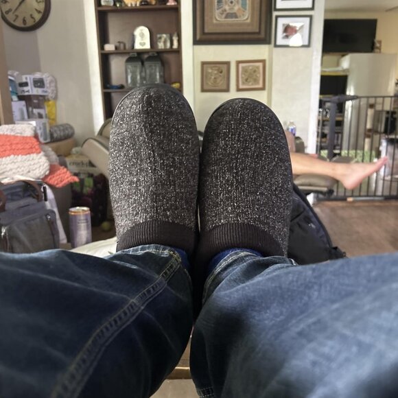 Men's Black Slip-on Slippers Comfy Memory Foam Closed-Toe Indoor House Shoes - Picture 1 of 11